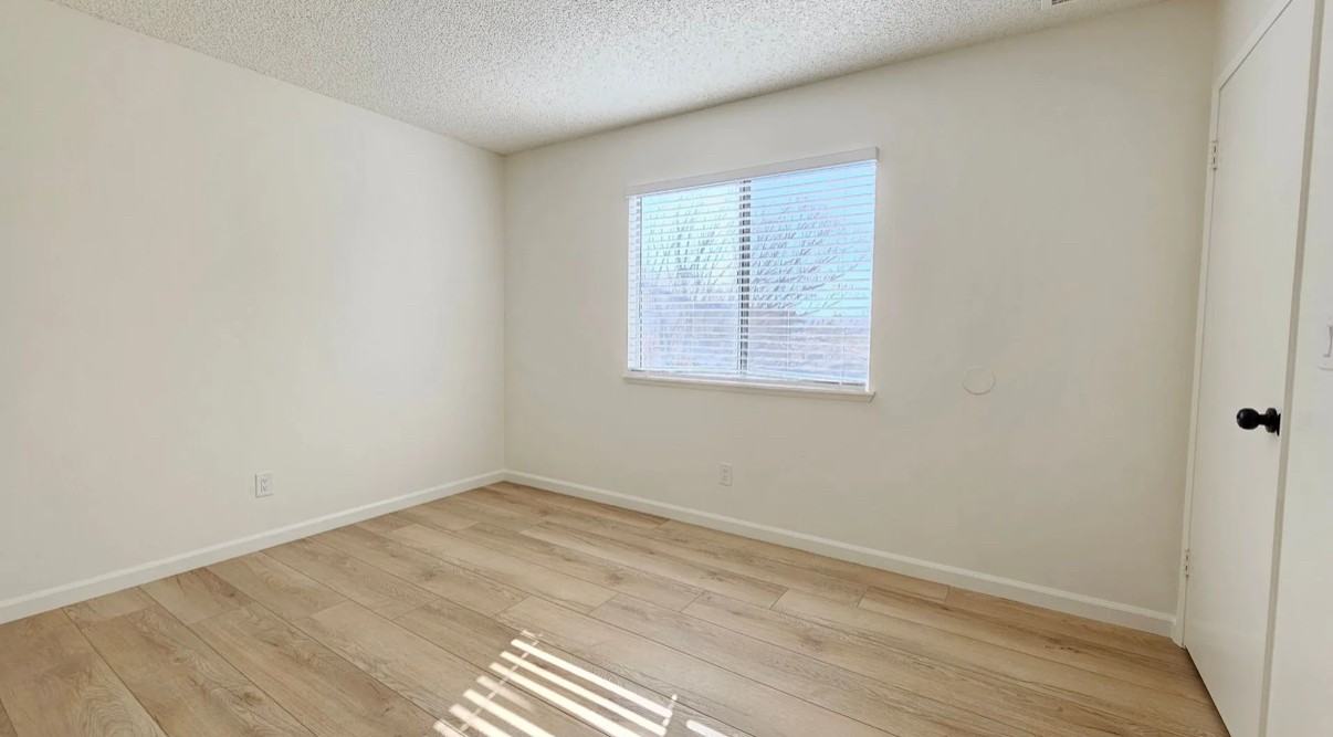 933 Perdew Ave #C - Photo 5 of 10