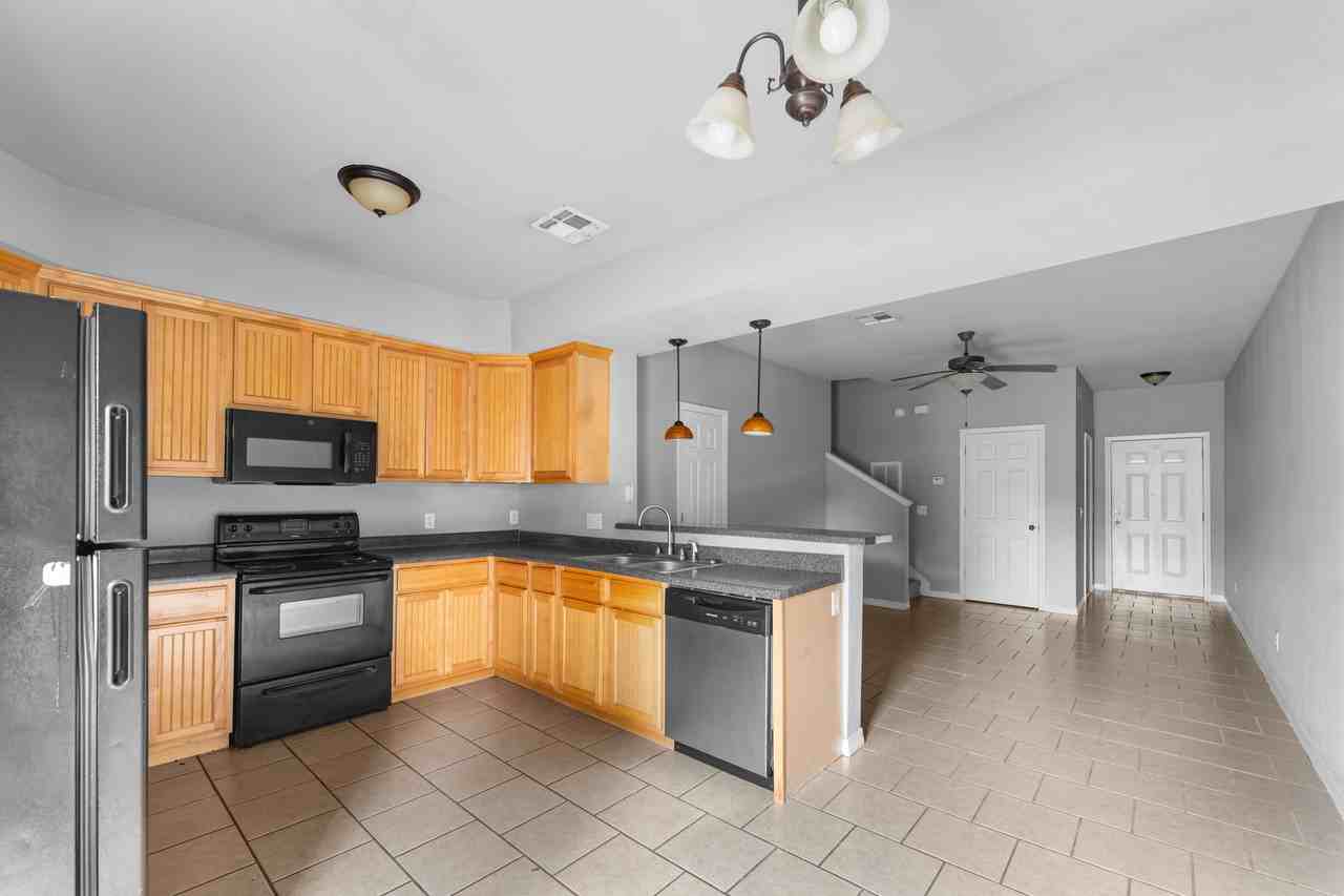 2004 Azlin Pl #A - Photo 6 of 14