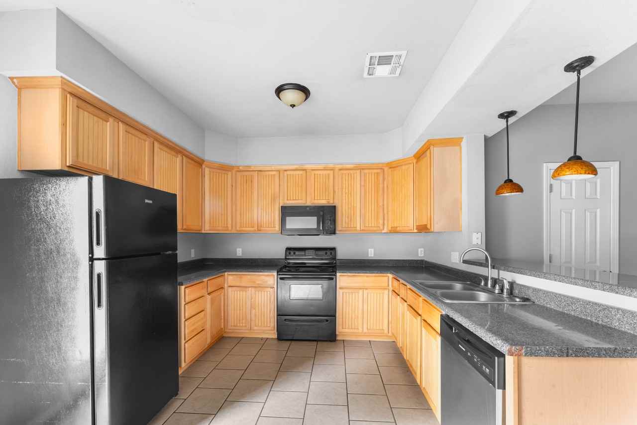 2004 Azlin Pl #A - Photo 7 of 14