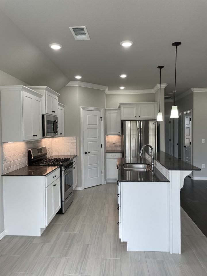 890 Lakeview Dr #NA - Photo 6 of 22