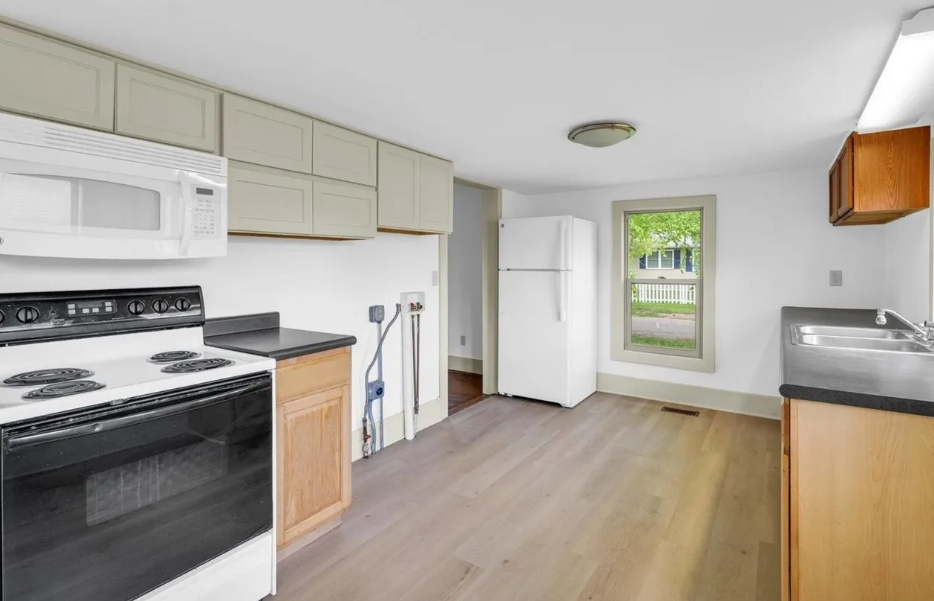 413 E Lincoln St #1 - Photo 4 of 21