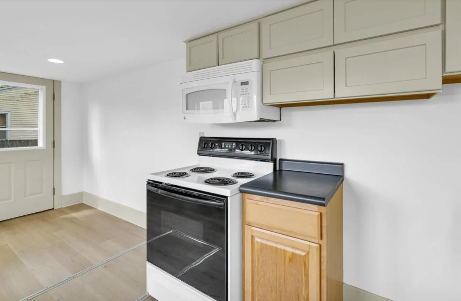 413 E Lincoln St #1 - Photo 5 of 21