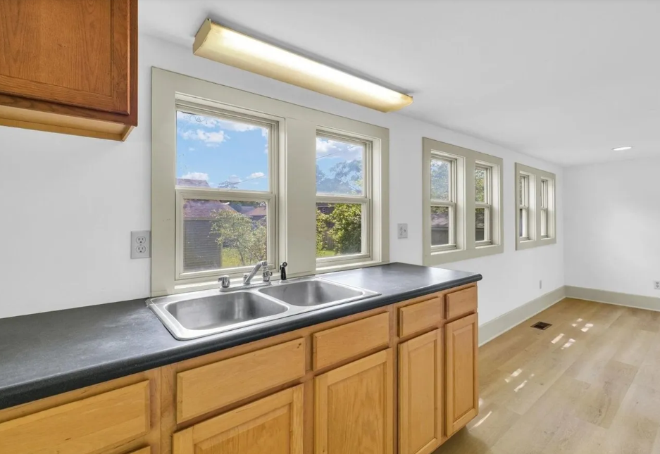 413 E Lincoln St #1 - Photo 7 of 21