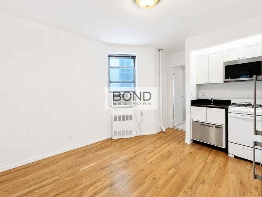 28 King St #L - Photo 3 of 6