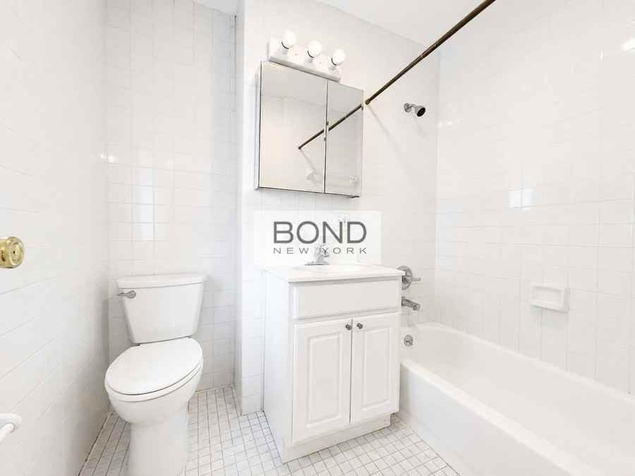 28 King St #L - Photo 4 of 6