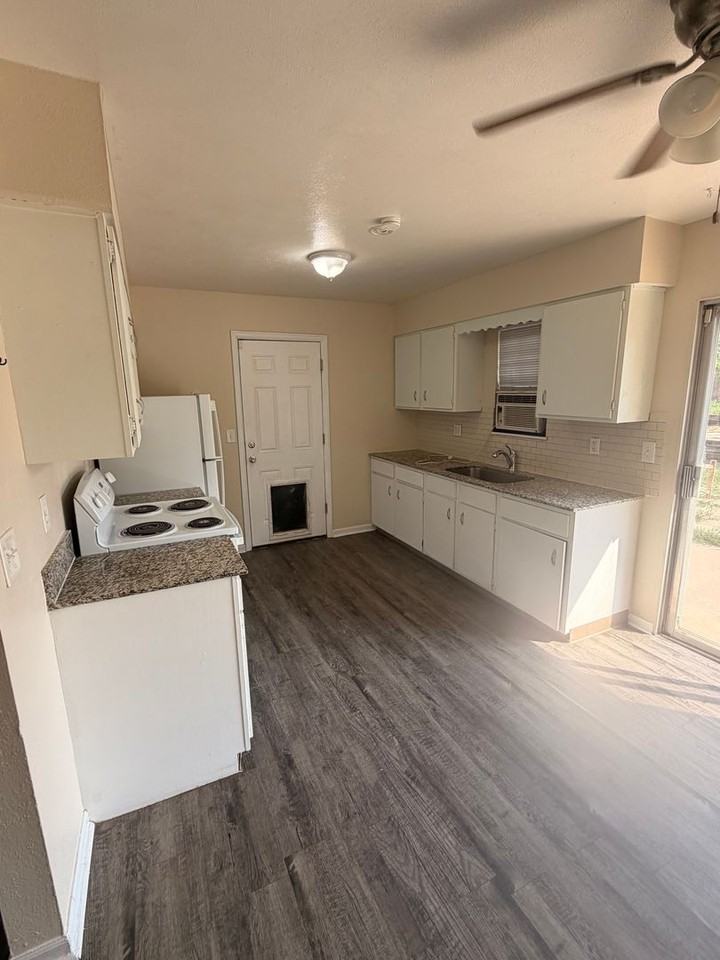 15978 E 18th Pl - Photo 2 of 17