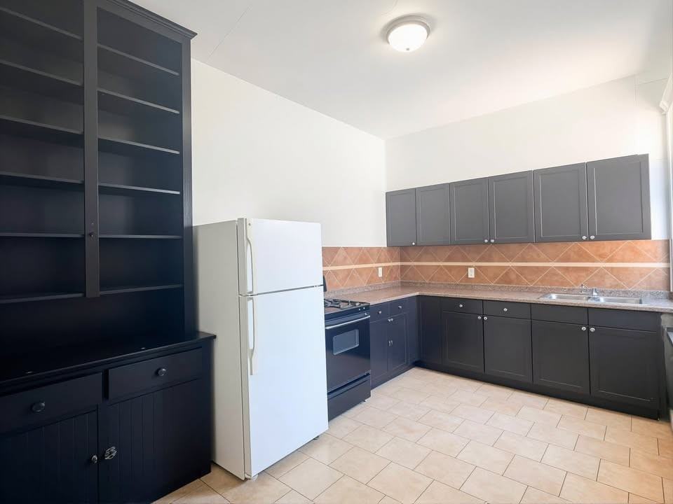 134 Victoria St S #3 - Photo 2 of 18