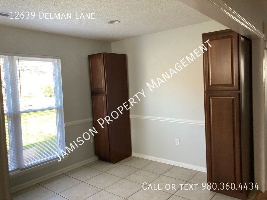 12639 Delman Ln - Photo 3 of 13