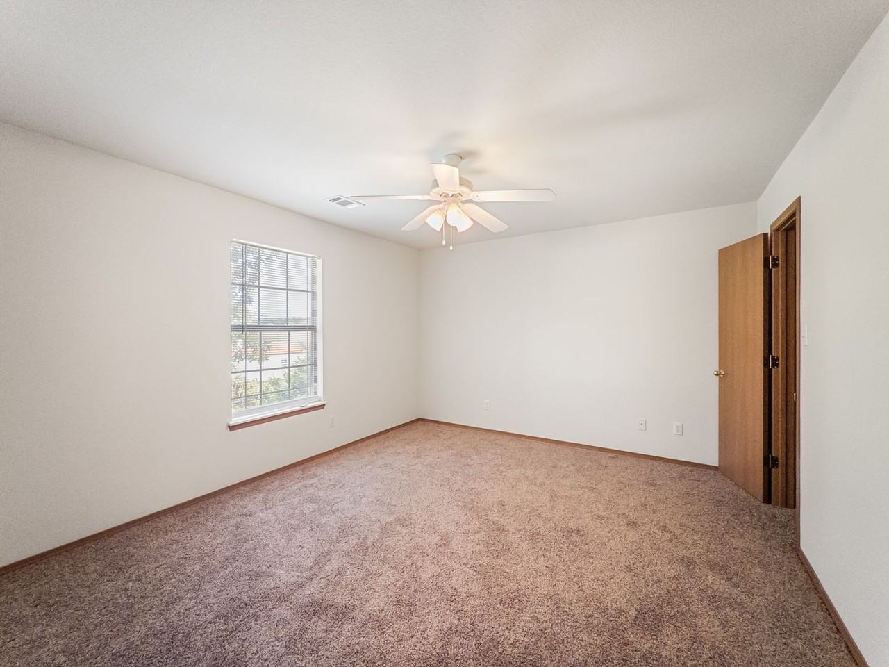 1521 Fianna Place Ct - Photo 7 of 12