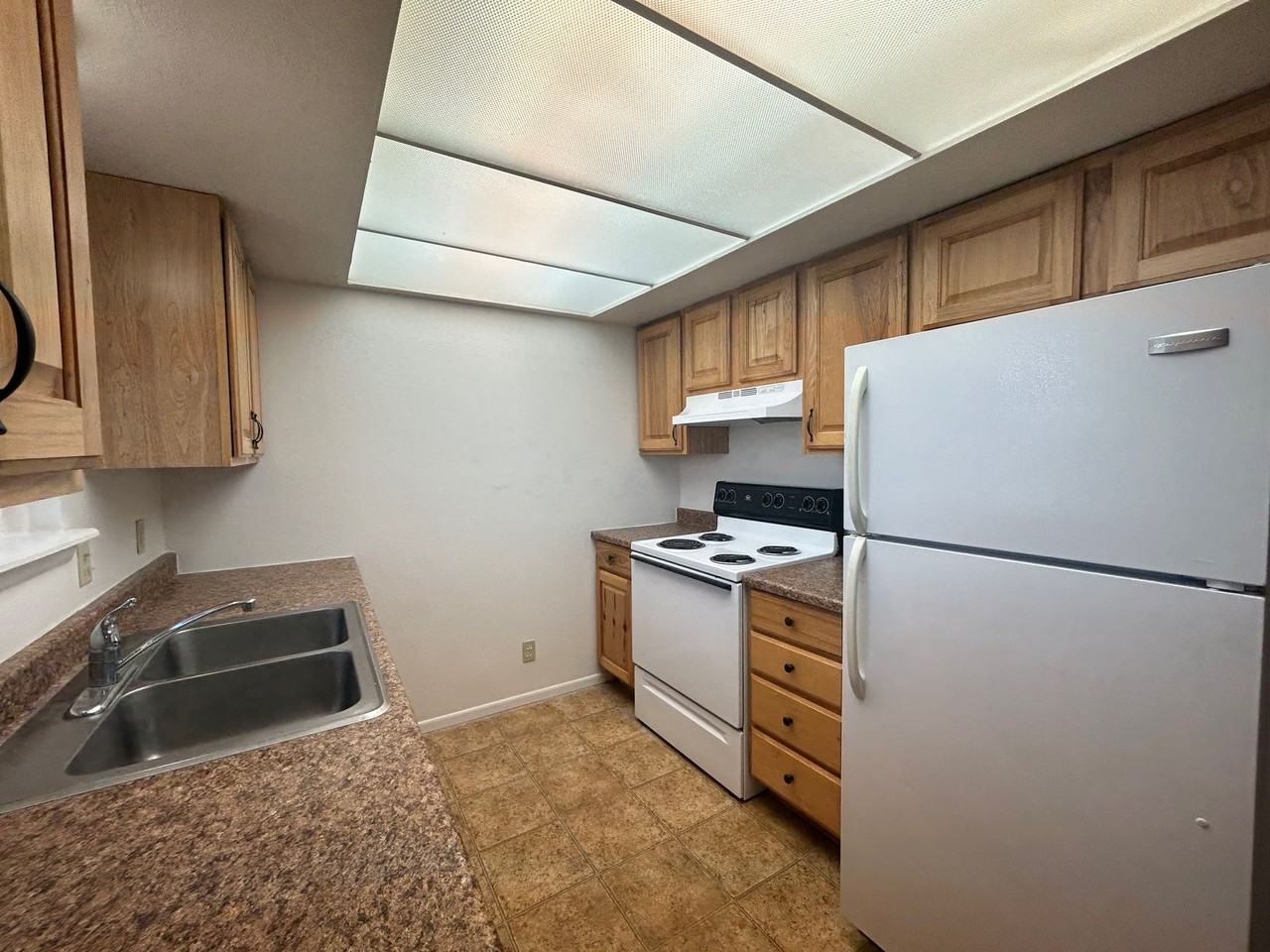 821 S Main St - Photo 3 of 38