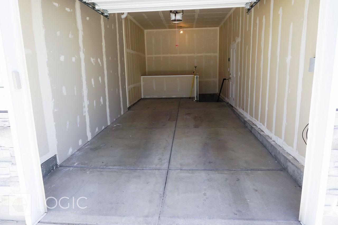 15297 S Revolutionary Way - Photo 3 of 17