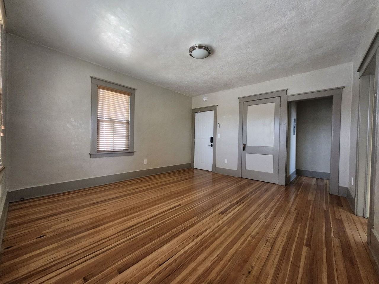 1000 Carteret Ave #10 - Photo 2 of 30