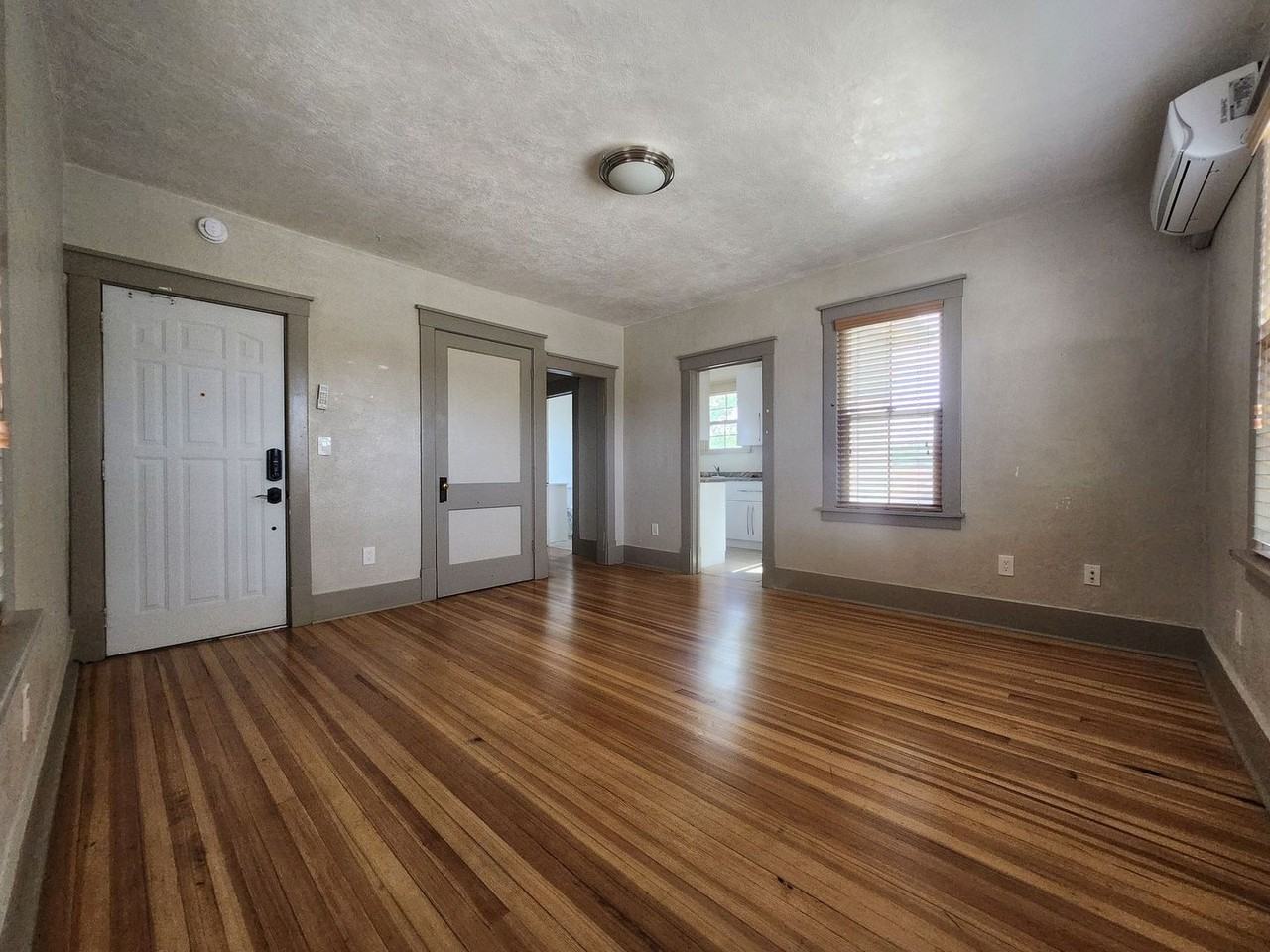 1000 Carteret Ave #10 - Photo 4 of 30