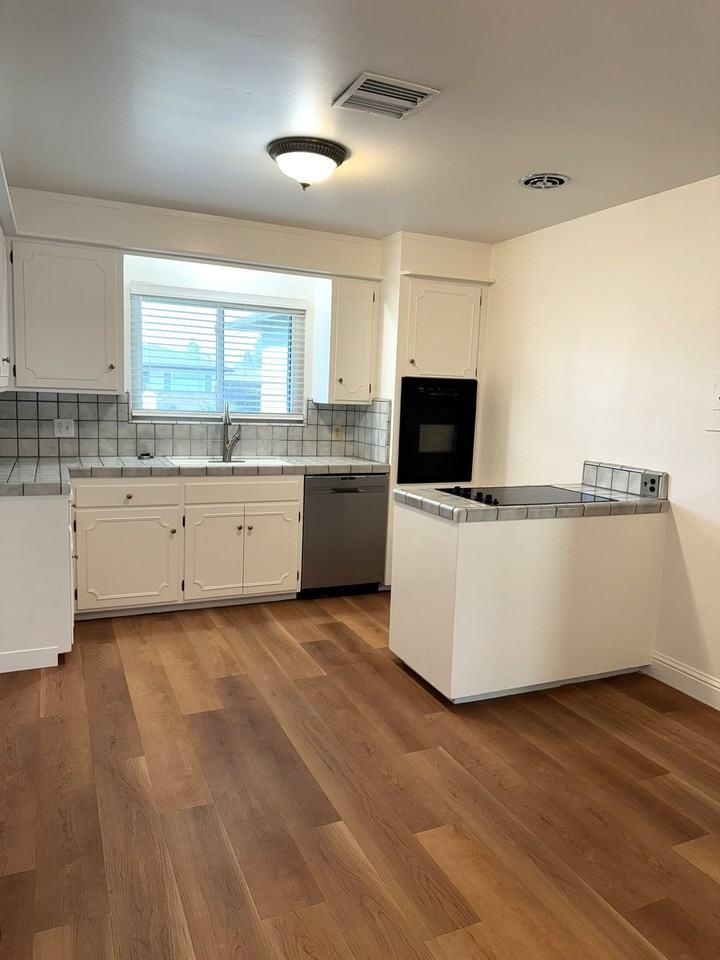 33 Russell Ave #1 - Photo 3 of 40