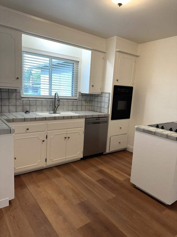 33 Russell Ave #1 - Photo 5 of 40