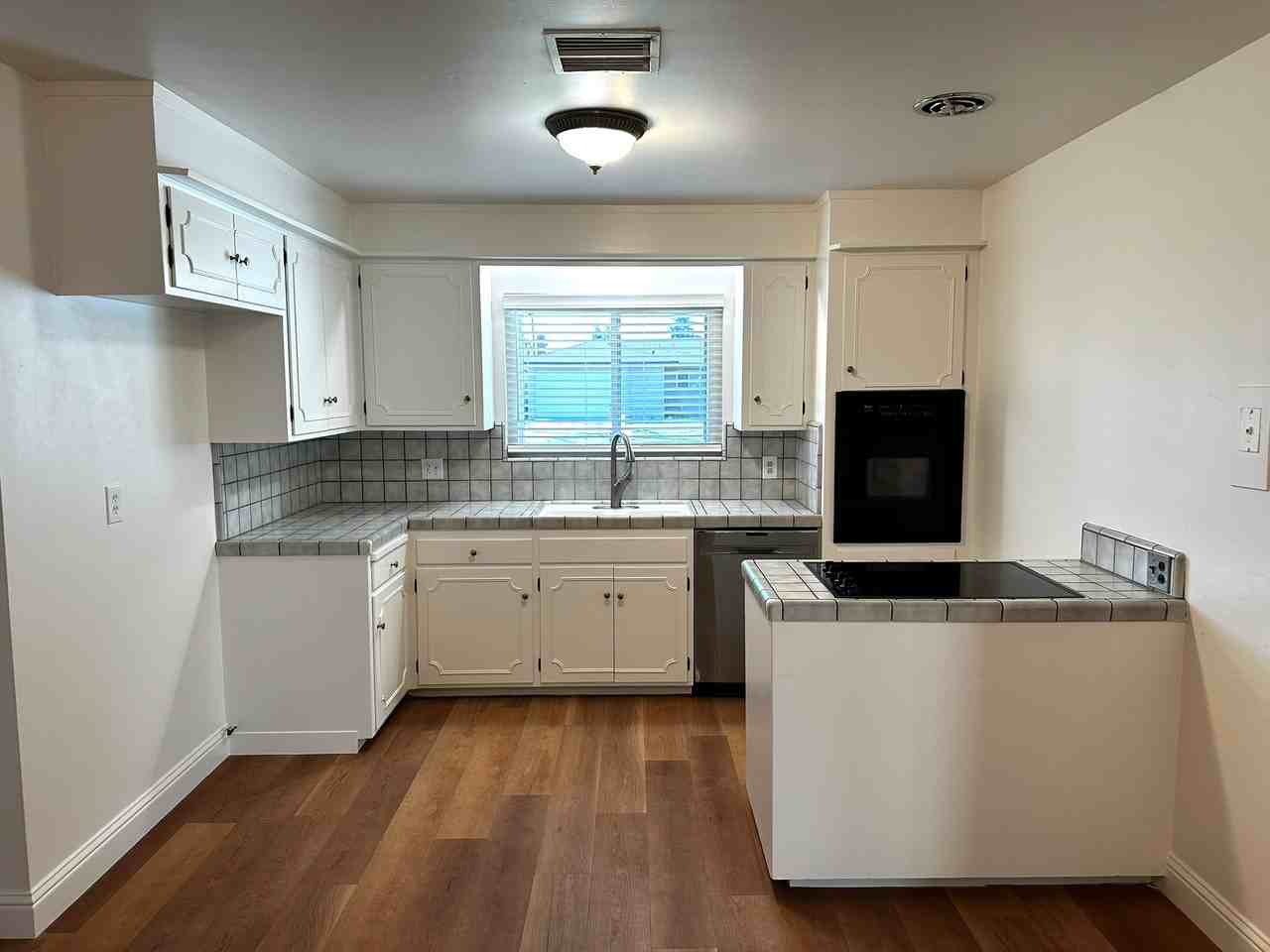 33 Russell Ave #1 - Photo 7 of 40