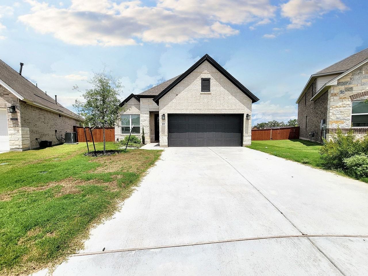 513 Three Feathers Ct - Photo 4 of 28