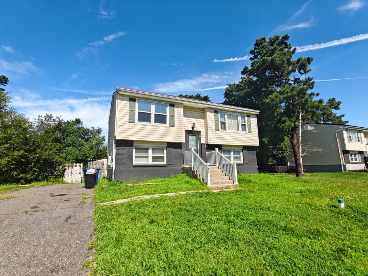 210 Valley Rd - Photo 2 of 19