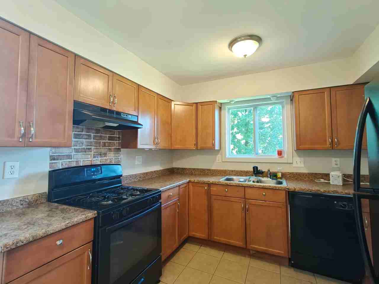 210 Valley Rd - Photo 4 of 19
