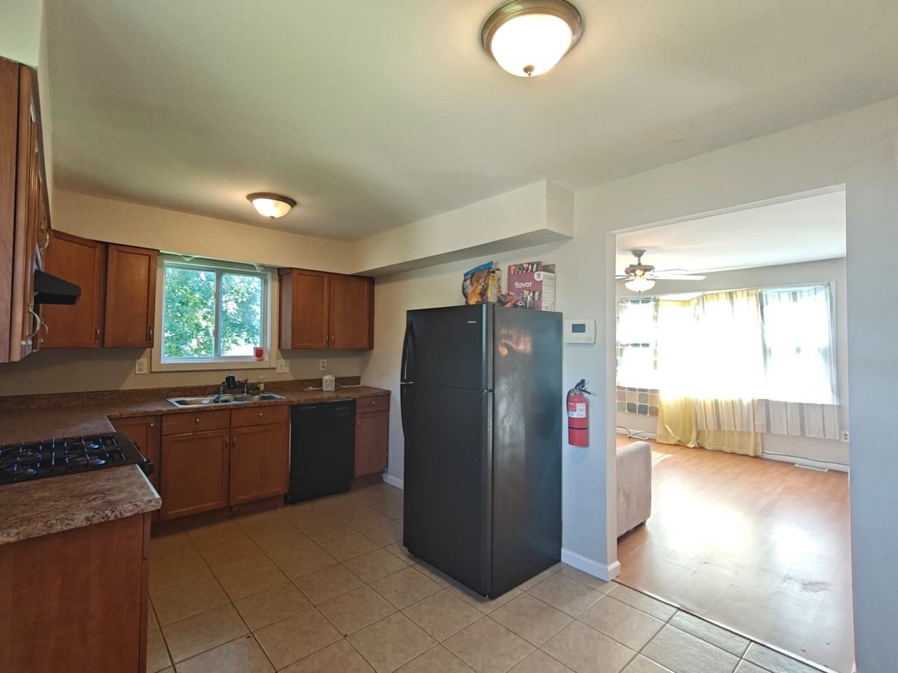 210 Valley Rd - Photo 5 of 19