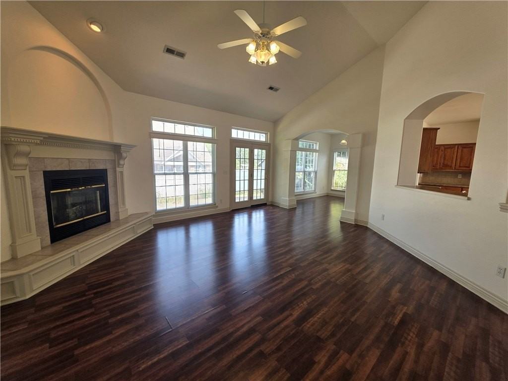 302 Cross Creek Dr - Photo 2 of 24
