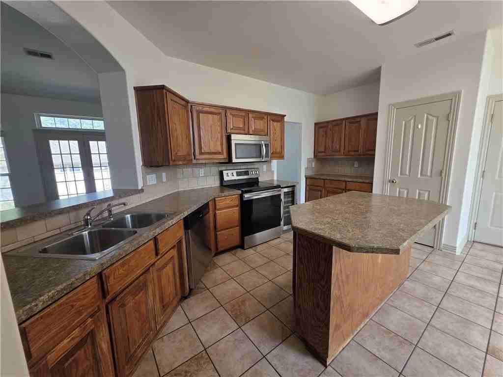 302 Cross Creek Dr - Photo 4 of 24