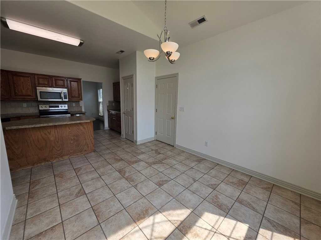 302 Cross Creek Dr - Photo 5 of 24