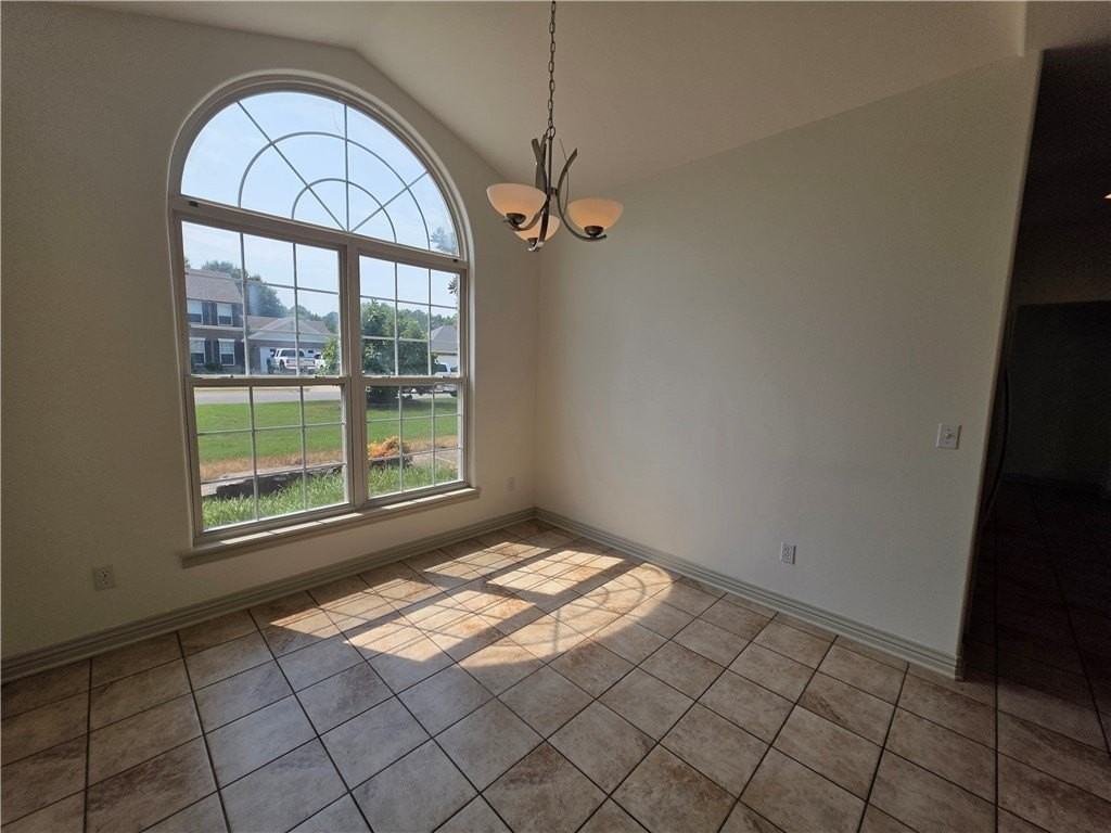 302 Cross Creek Dr - Photo 7 of 24