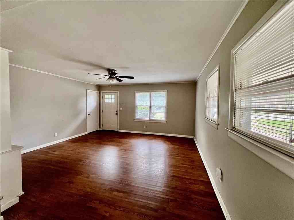 1642 N Oakland Ave - Photo 3 of 11