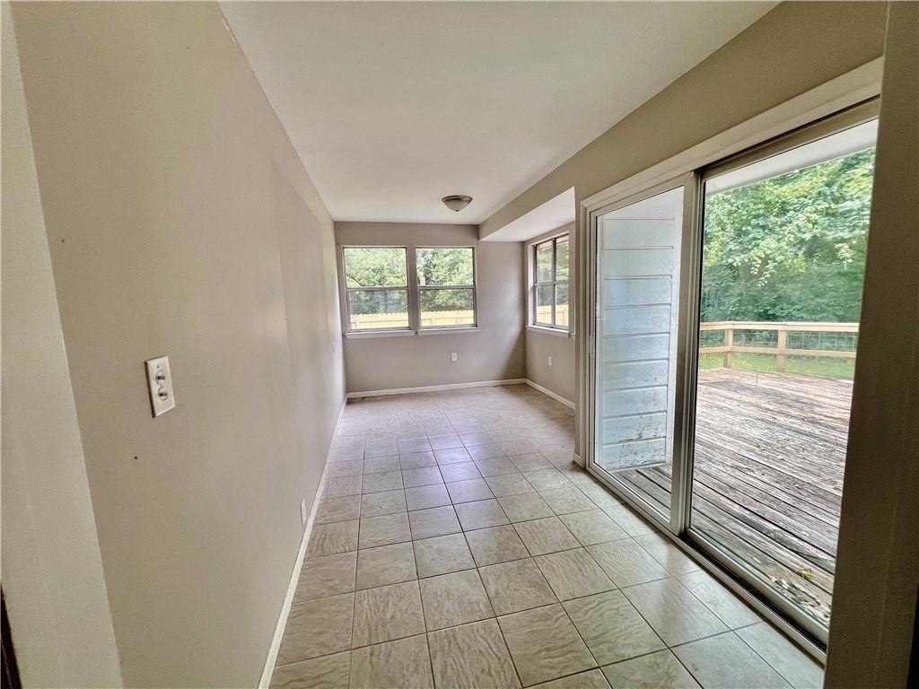 1642 N Oakland Ave - Photo 4 of 11