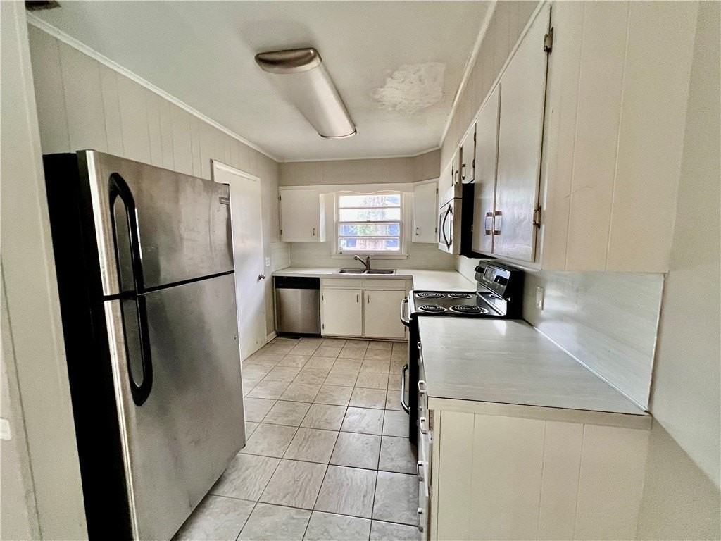 1642 N Oakland Ave - Photo 5 of 11