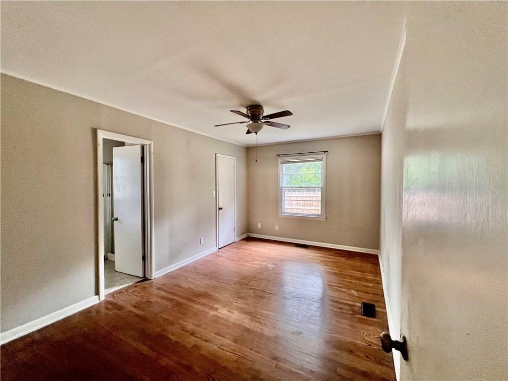 1642 N Oakland Ave - Photo 6 of 11