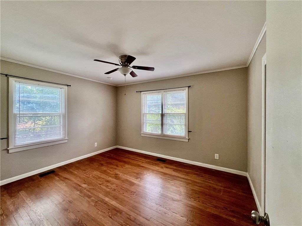 1642 N Oakland Ave - Photo 7 of 11