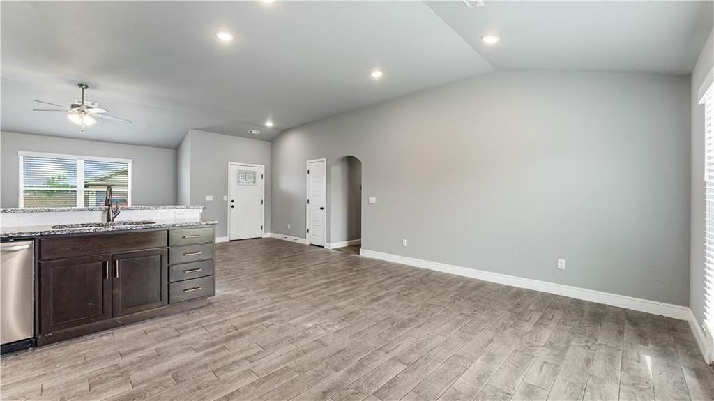 200 Post Oak Ave - Photo 7 of 23