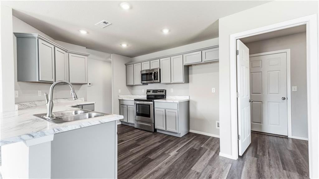 1405 S Corsac St - Photo 3 of 20