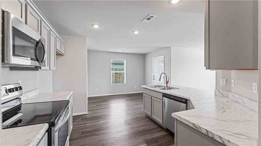 1405 S Corsac St - Photo 4 of 20