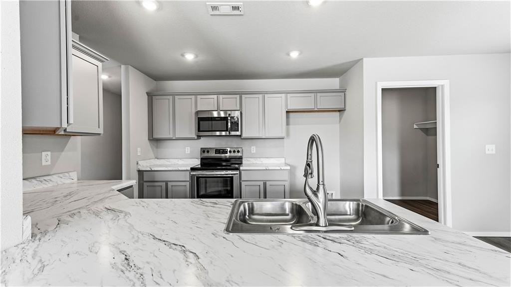 1405 S Corsac St - Photo 6 of 20