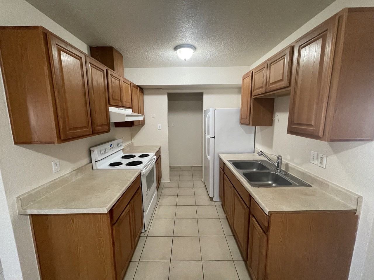 2704 W 15th St - Photo 3 of 15