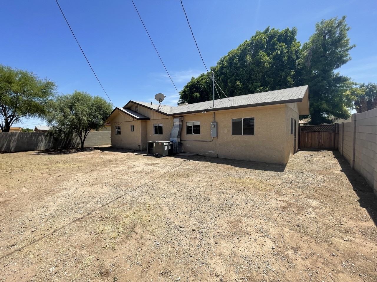 2704 W 15th St - Photo 5 of 15