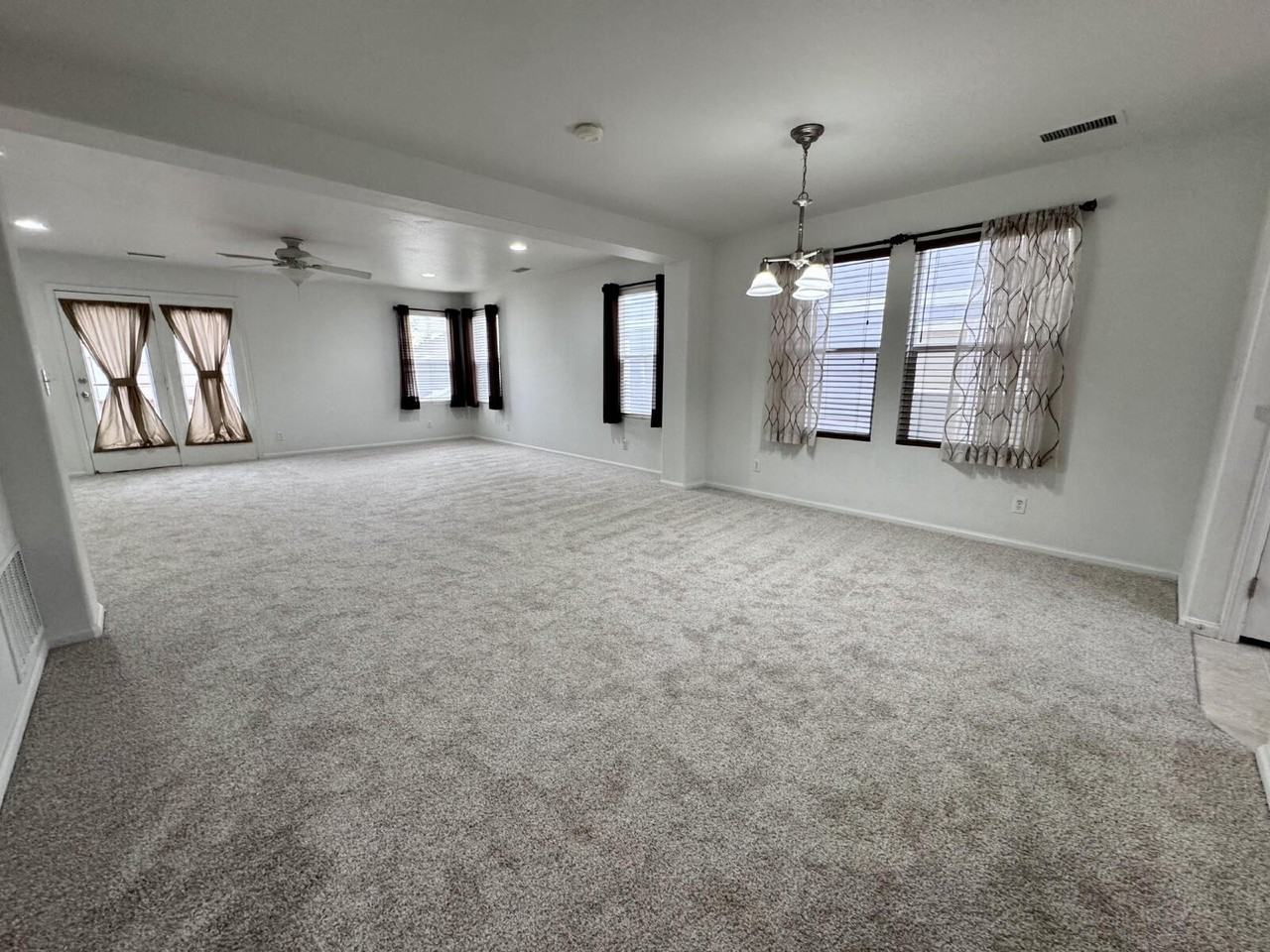 19047 E 57th Pl - Photo 5 of 22