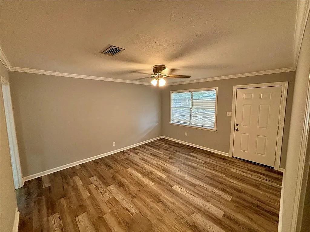 466 Pinehill Dr - Photo 3 of 16