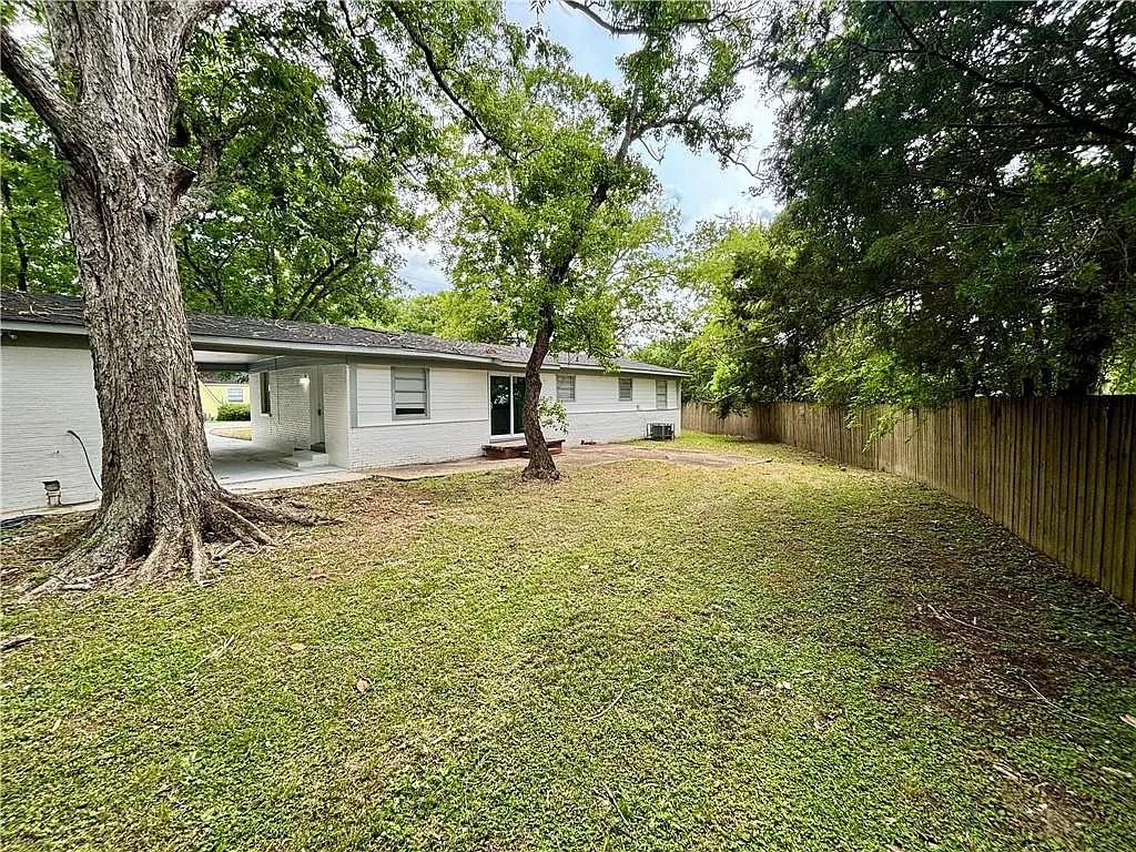 466 Pinehill Dr - Photo 4 of 16