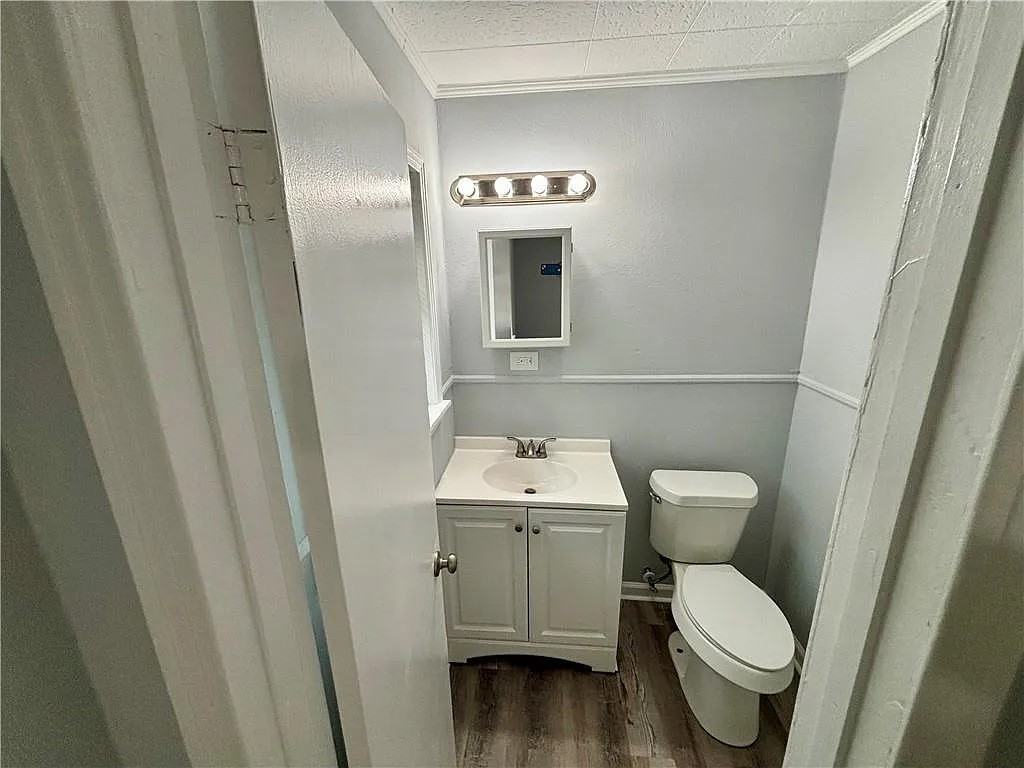 466 Pinehill Dr - Photo 5 of 16
