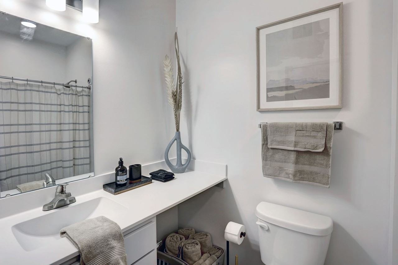 314 W 4th St #211 - Photo 3 of 33