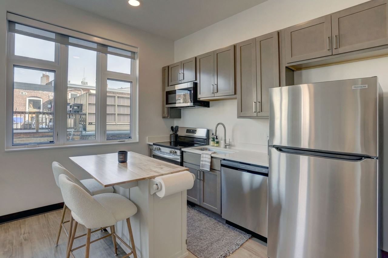 314 W 4th St #211 - Photo 6 of 33