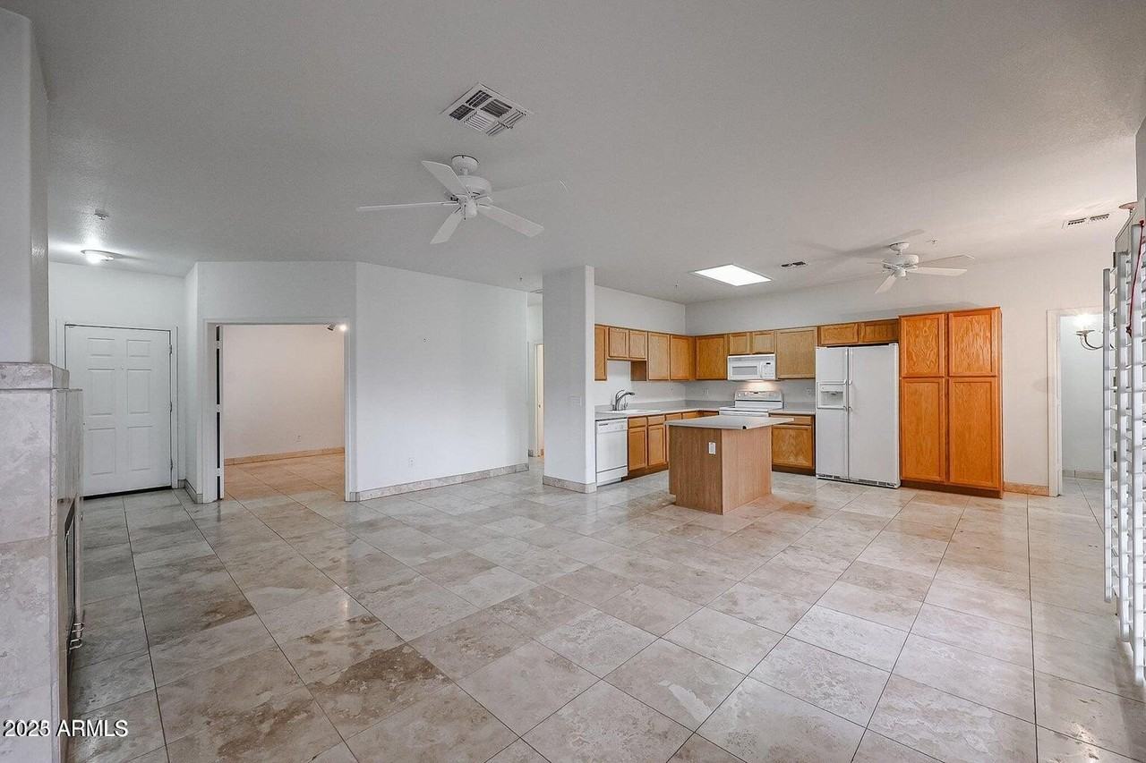 11173 N 89th St - Photo 6 of 23