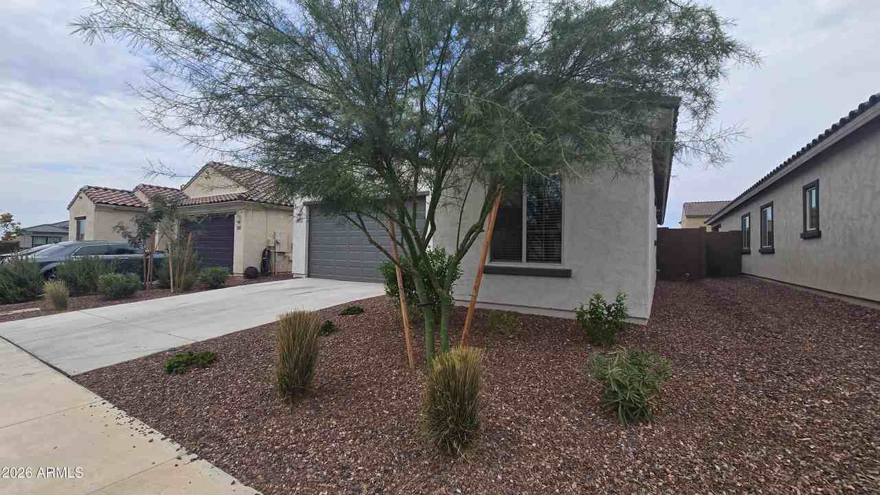 5074 S 251st Dr - Photo 3 of 32