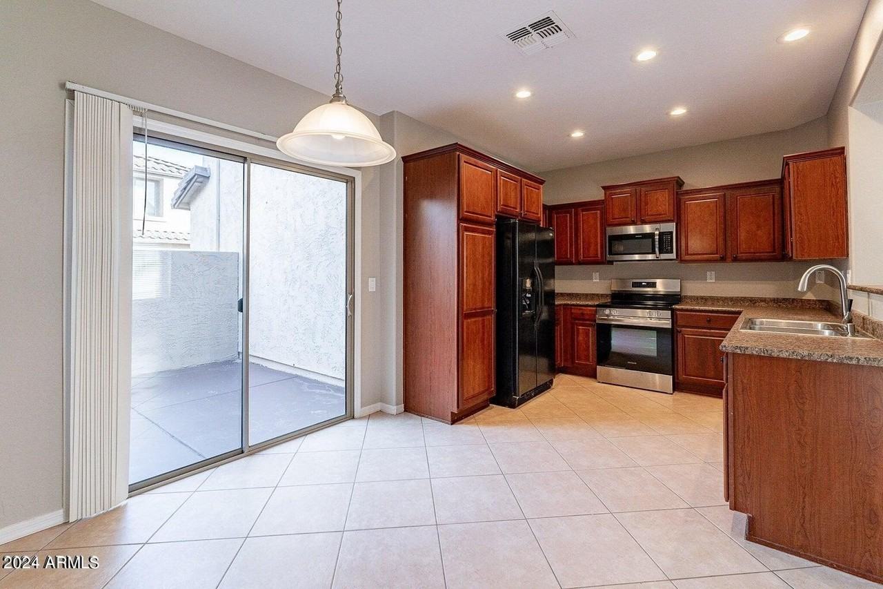 3653 W Bryce Ct - Photo 4 of 29