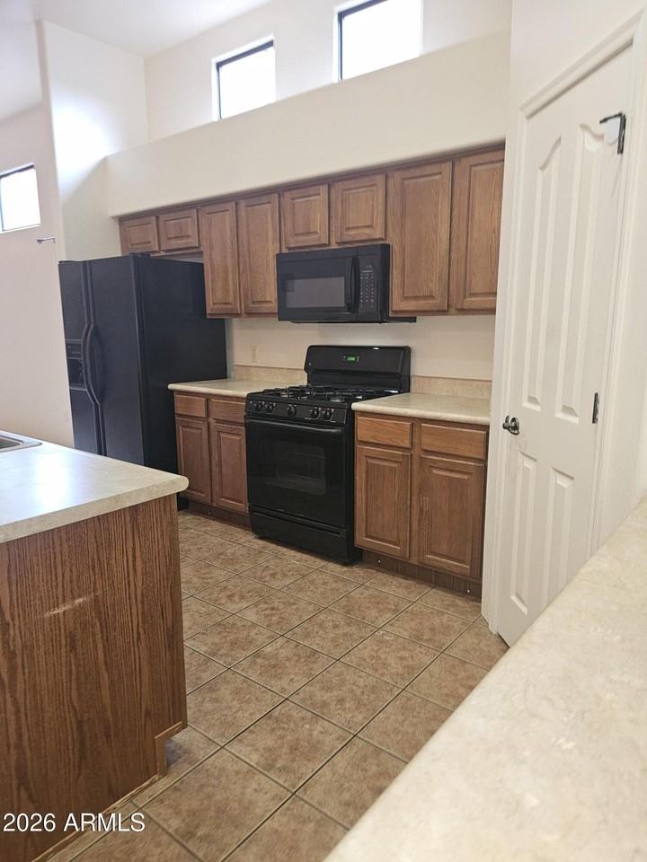908 Charles Young Way - Photo 6 of 16