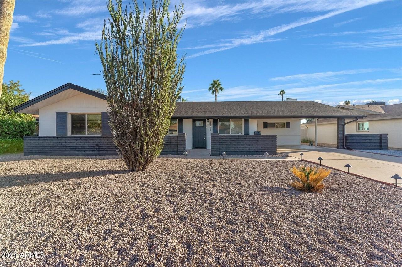 1921 E Laguna Dr